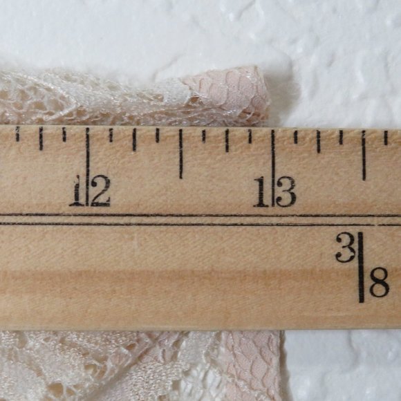 Forever 21* Women's Sleeveless Tie Bow Neck Curved Hem Lace Blouse~ Size‎ Small - Picture 5 of 13